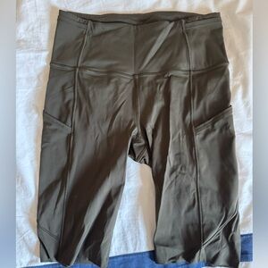 Lululemon size 6 green biker shorts 8 inch